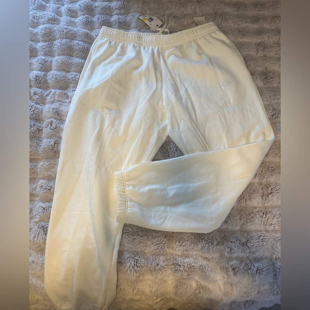 Men’s white standard fit taper leg regular length sweat pants